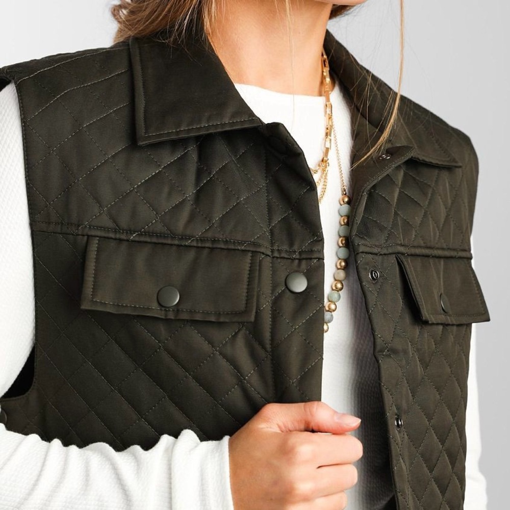 BKE Quilted Snap-Up Crop Vest